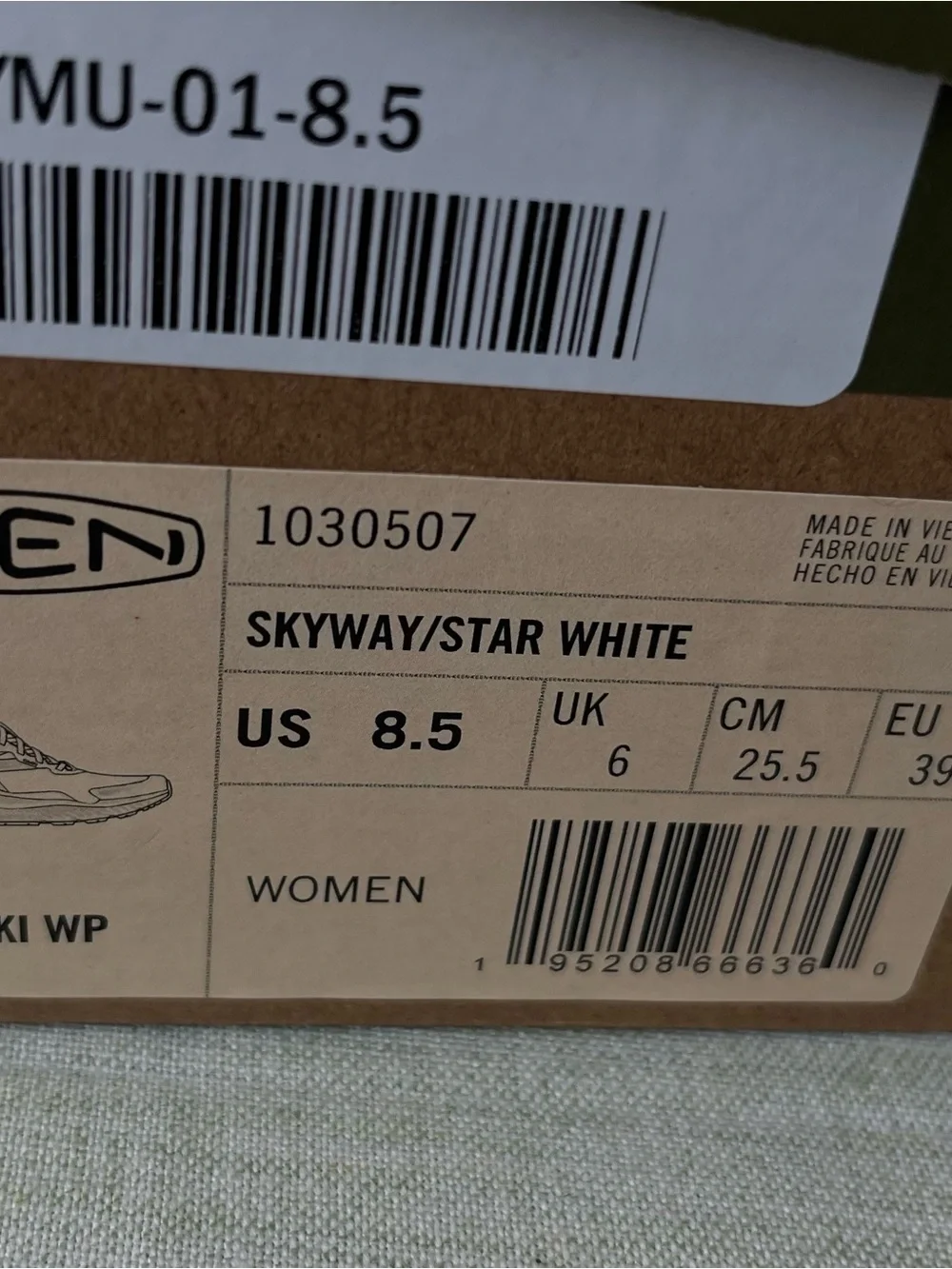 Keen Leiki Water Proof size 8.5 hiking low boots